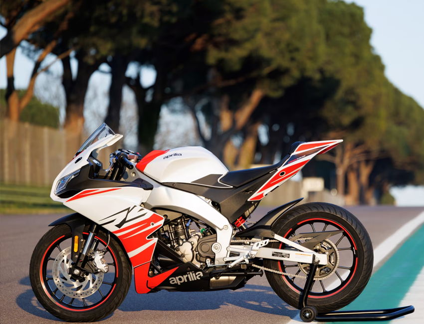 Vue profil Aprilia RS 125